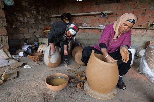 Création de poterie de Sejnane faite main