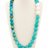 Collier agate bleue et perles blanches - bijou tendance femme